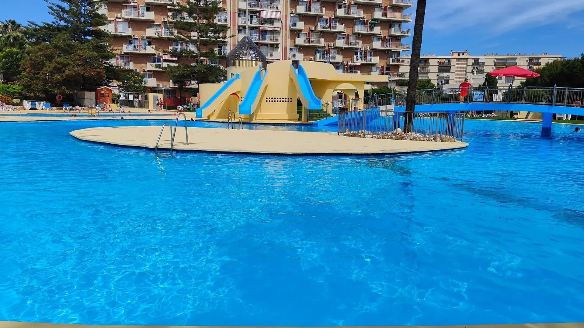 Apartamento Entero, Enormes Piscinas, Terraza Y Playa Benalmádena España
