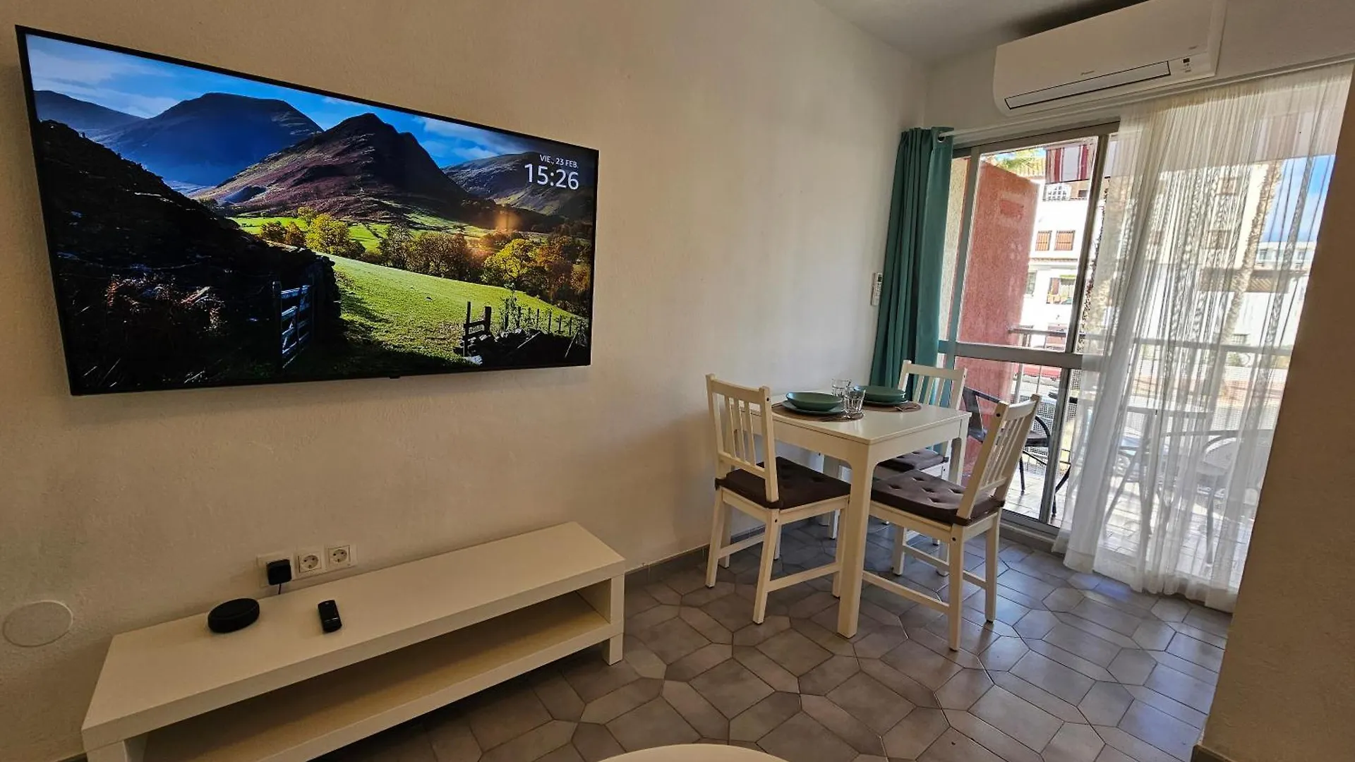 Apartamento Entero, Enormes Piscinas, Terraza Y Playa Benalmádena